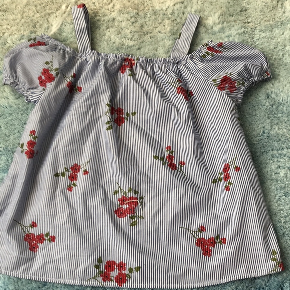 Off-shoulder top - Picture 2 of 2